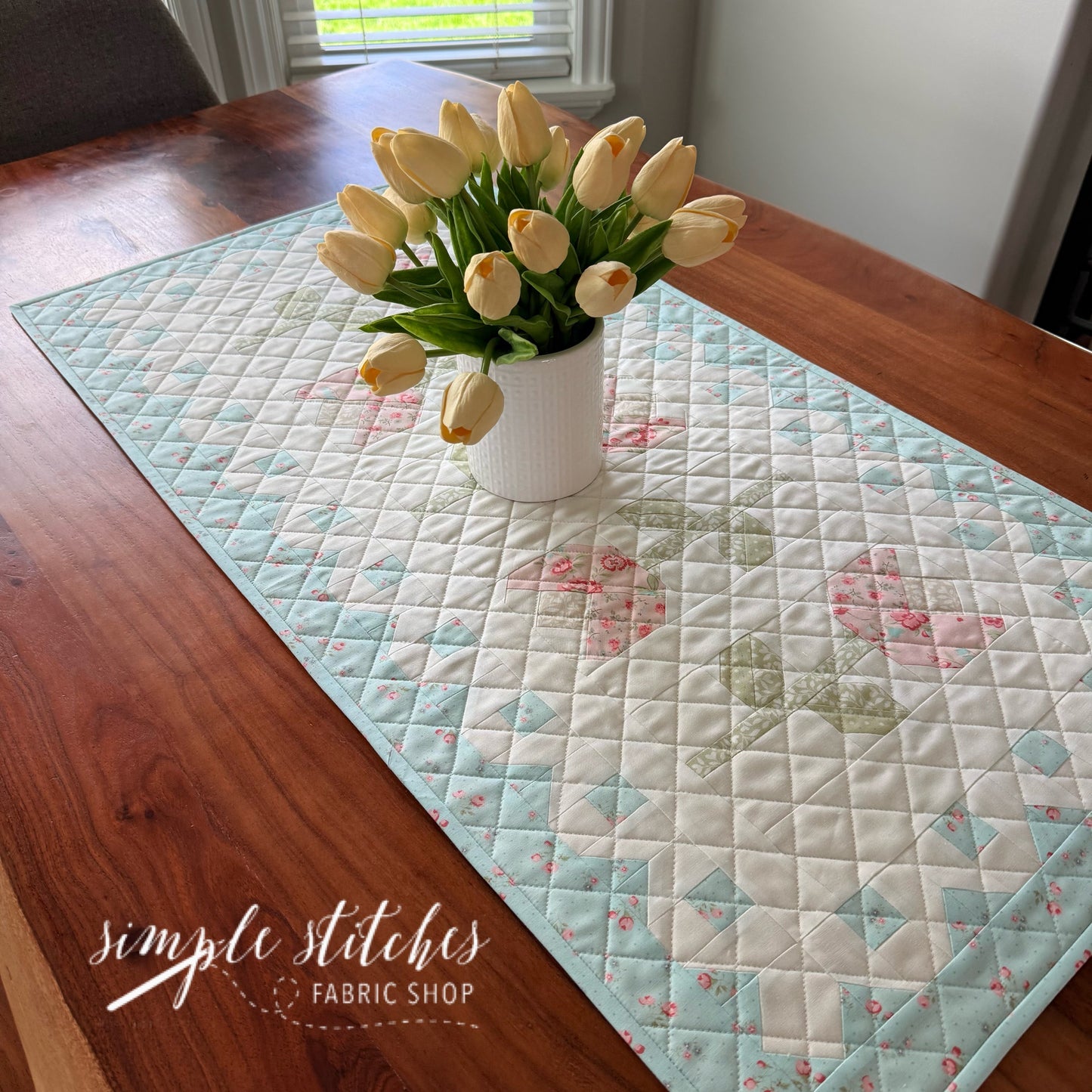 Spring Lace Tulips Runner Pattern