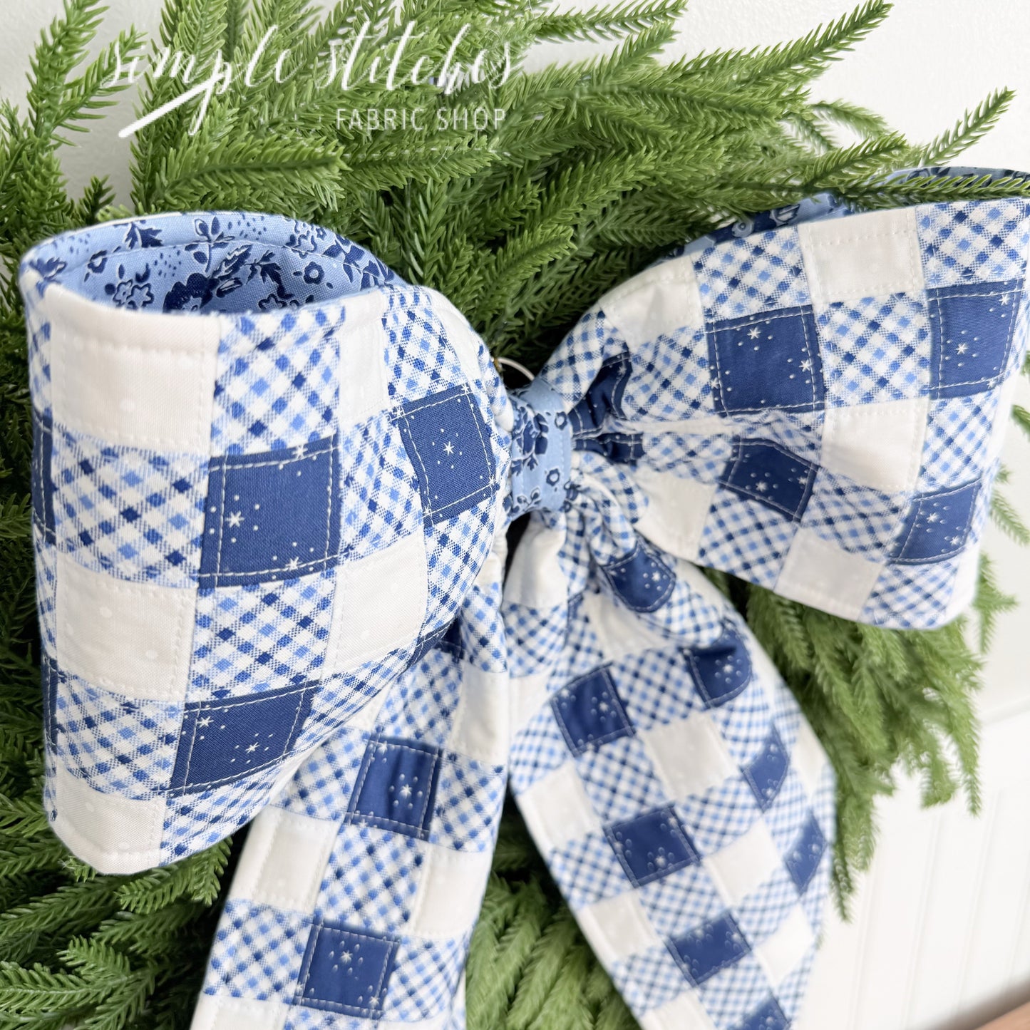 Vintage Charm Bow Pattern